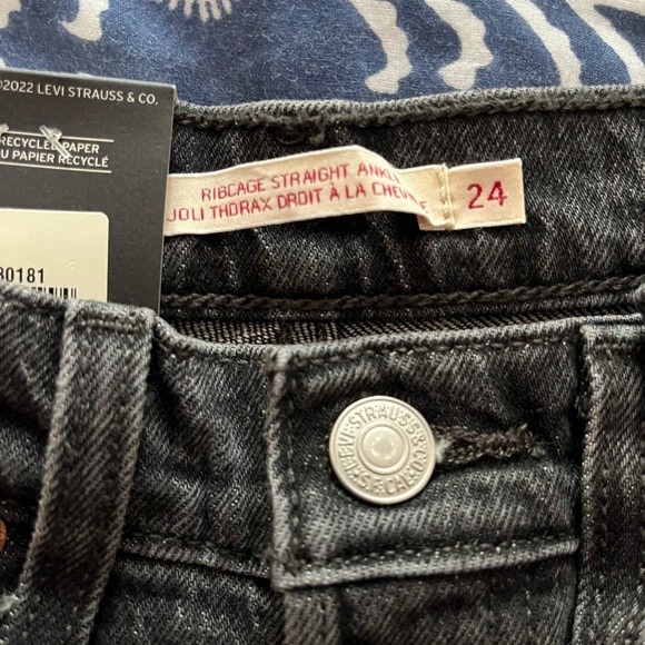 NWT Levis Ribcage Ankle Jeans Black - Picture 8 of 9